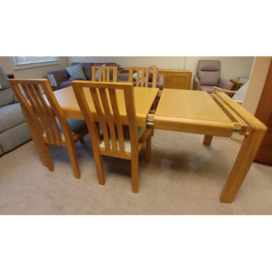  SHOWROOM CLEARANCE ITEM - Ercol Furniture Bosco Small Extending Dining Table with four dining chairs