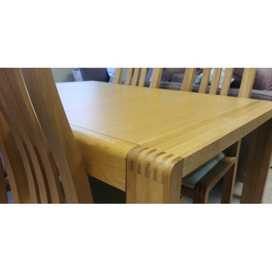  SHOWROOM CLEARANCE ITEM - Ercol Furniture Bosco Small Extending Dining Table with four dining chairs