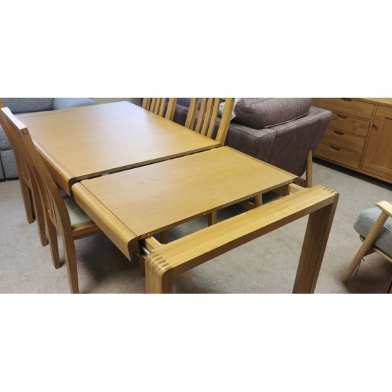  SHOWROOM CLEARANCE ITEM - Ercol Furniture Bosco Small Extending Dining Table with four dining chairs