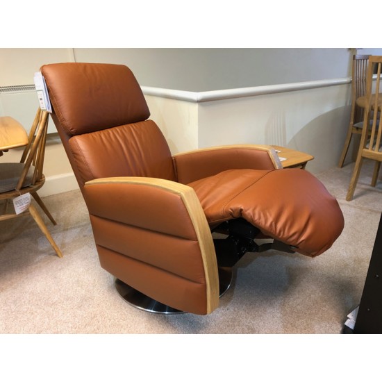  SHOWROOM CLEARANCE ITEM - Ercol Furniture Noto Swivel Recliner Chair in Leather