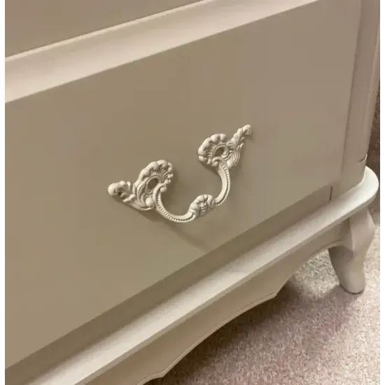  SHOWROOM CLEARANCE ITEM - Laura Ashley Provencale 1 Drawer Corner TV Unit in Dove Grey