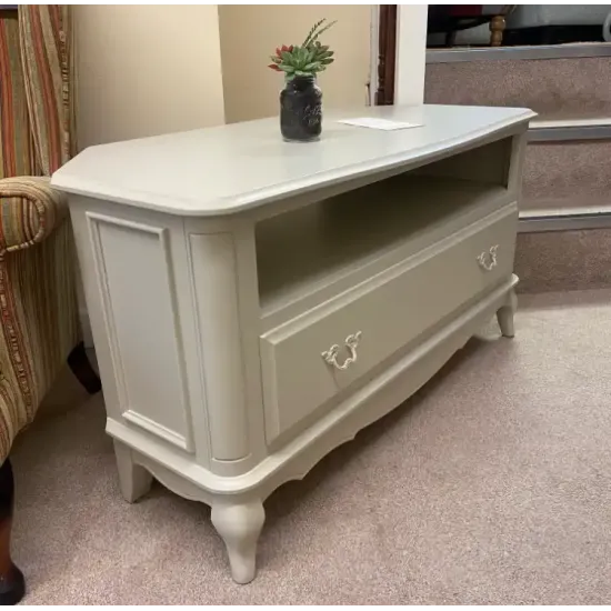  SHOWROOM CLEARANCE ITEM - Laura Ashley Provencale 1 Drawer Corner TV Unit in Dove Grey
