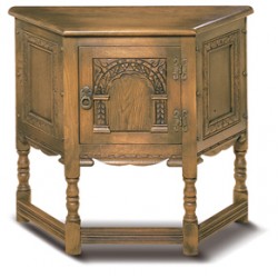 1434 Wood Bros Old Charm Canted Table